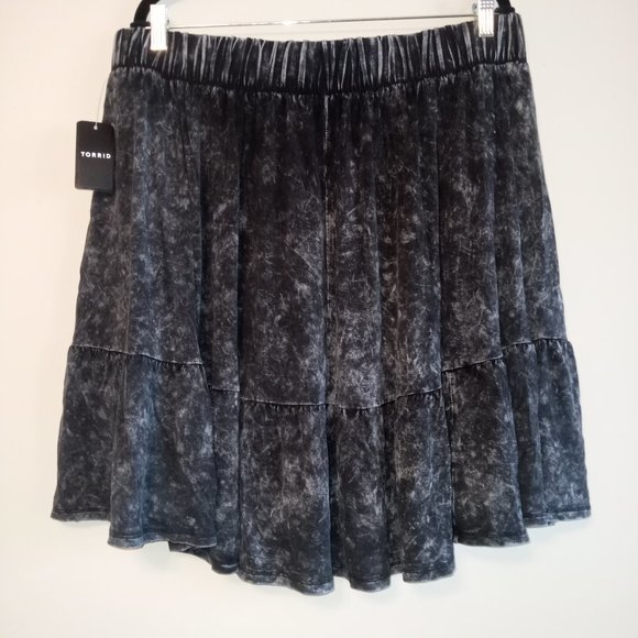 Torrid Plus Size Mini Super Soft Tiered Mineral Black Circle Skirt NWT - Picture 4 of 6